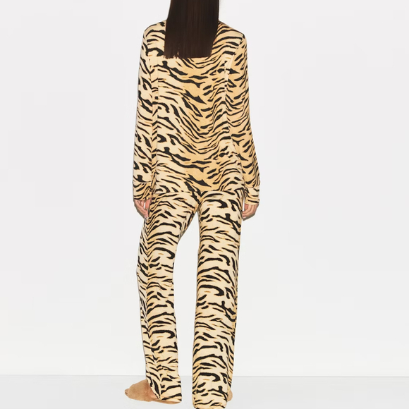 SKIMS SLEEP LONG SLEEVE BUTTON UP SET - Picture 6 of 10